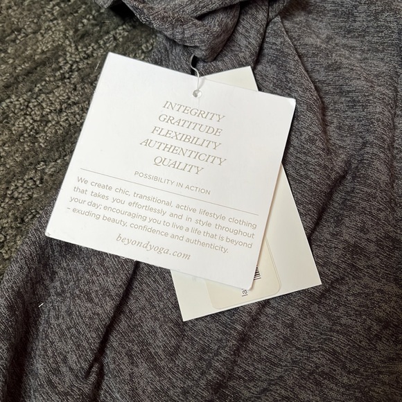 NWT Beyond yoga Black easy does it tee - Picture 4 of 7